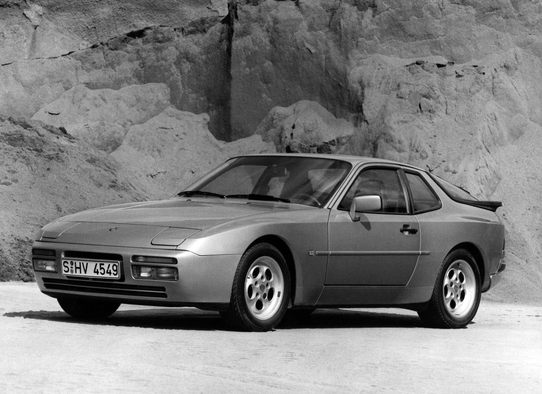 Porsche 944 Turbo photo 10