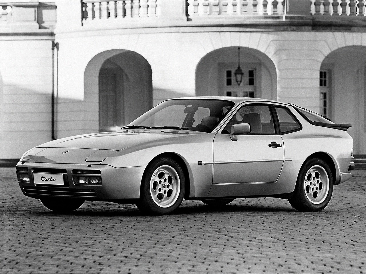 Porsche 944 Turbo photo 13