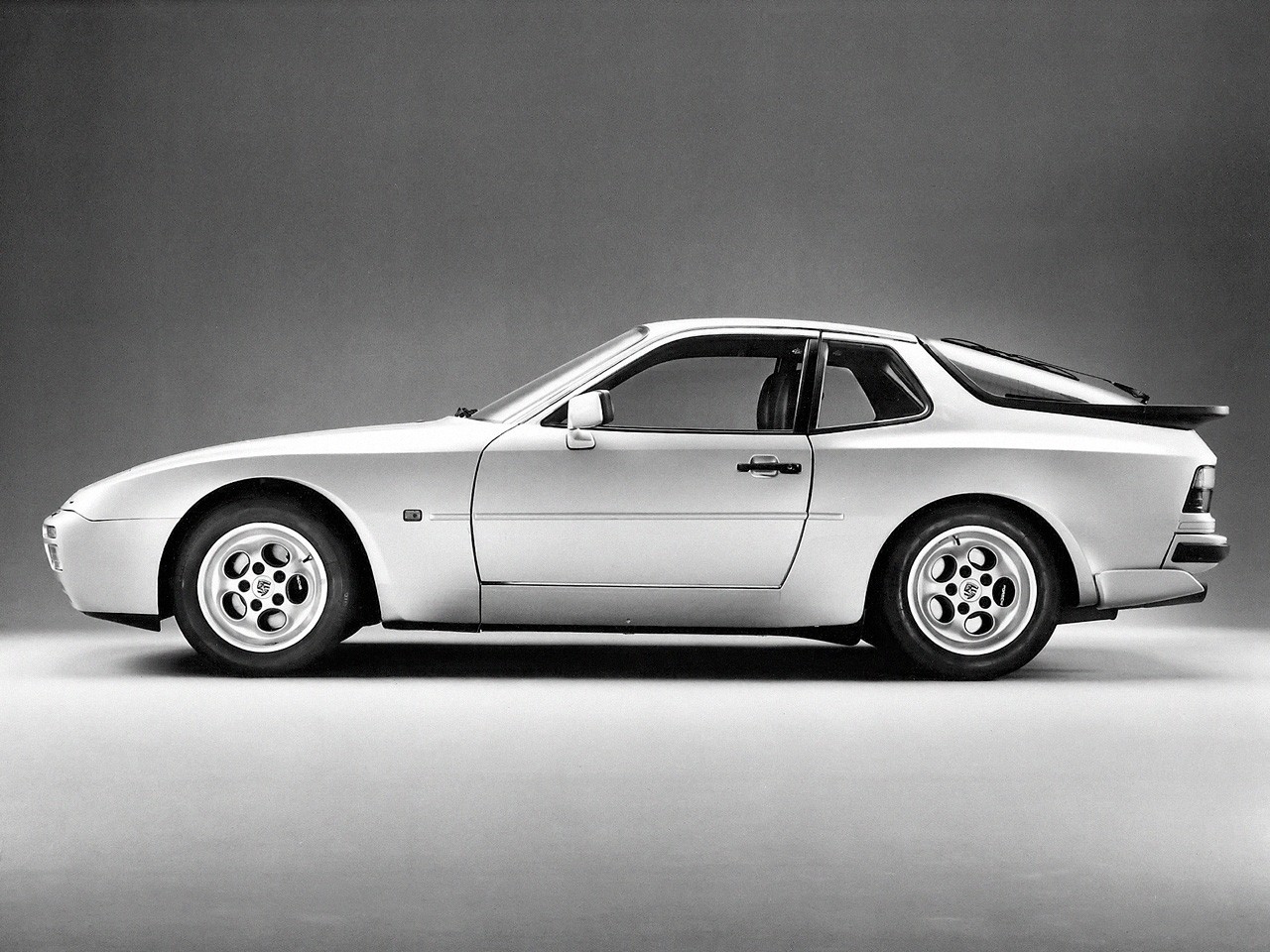 Porsche 944 Turbo photo 16