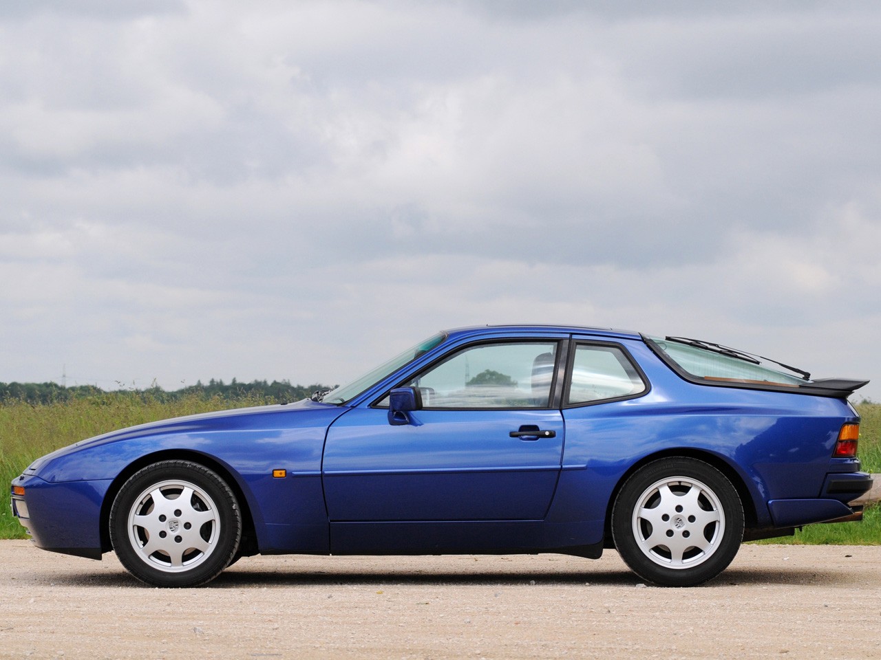 Porsche 944 Turbo photo 19