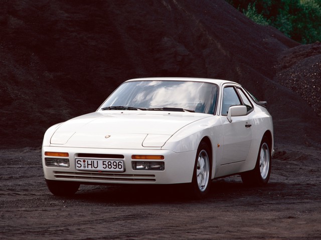 Porsche 944 Turbo photo 22