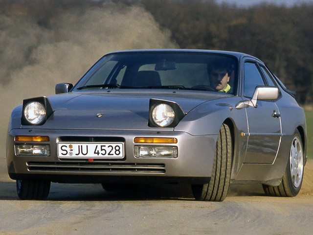 Porsche 944 Turbo photo 25