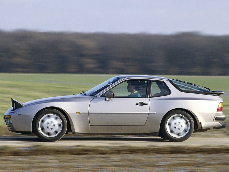 Porsche 944 Turbo photo 26