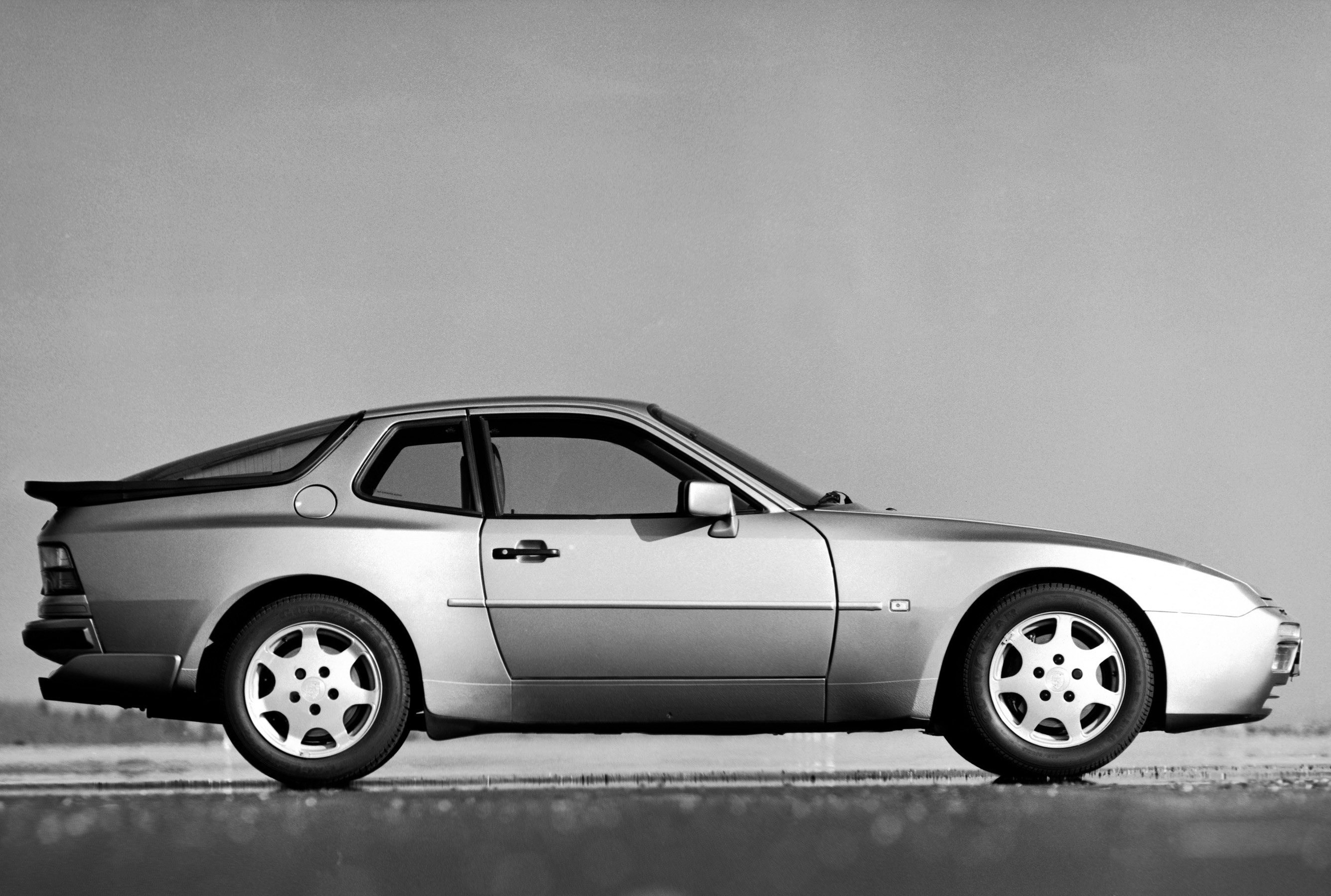 Porsche 944 Turbo photo 30