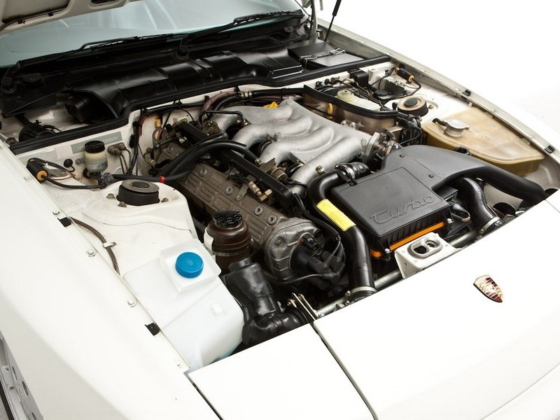 Porsche 944 Turbo photo 34