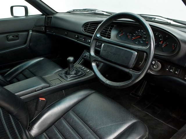 Porsche 944 Turbo photo 35