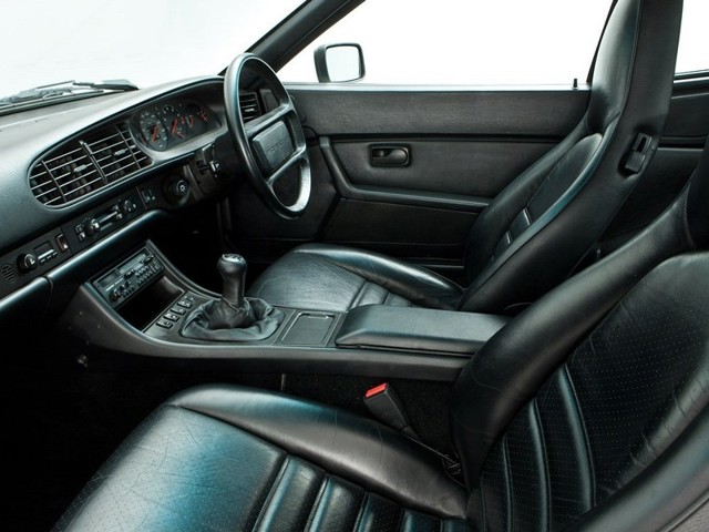Porsche 944 Turbo photo 36