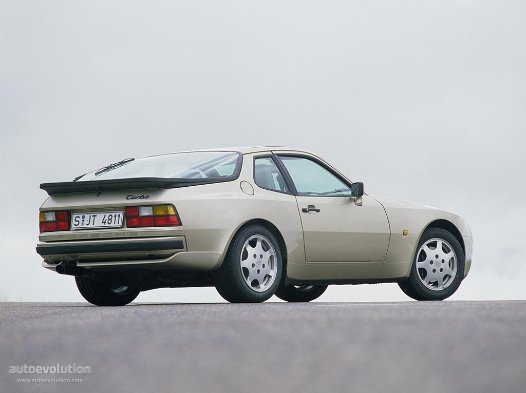 Porsche 944 Turbo photo 2
