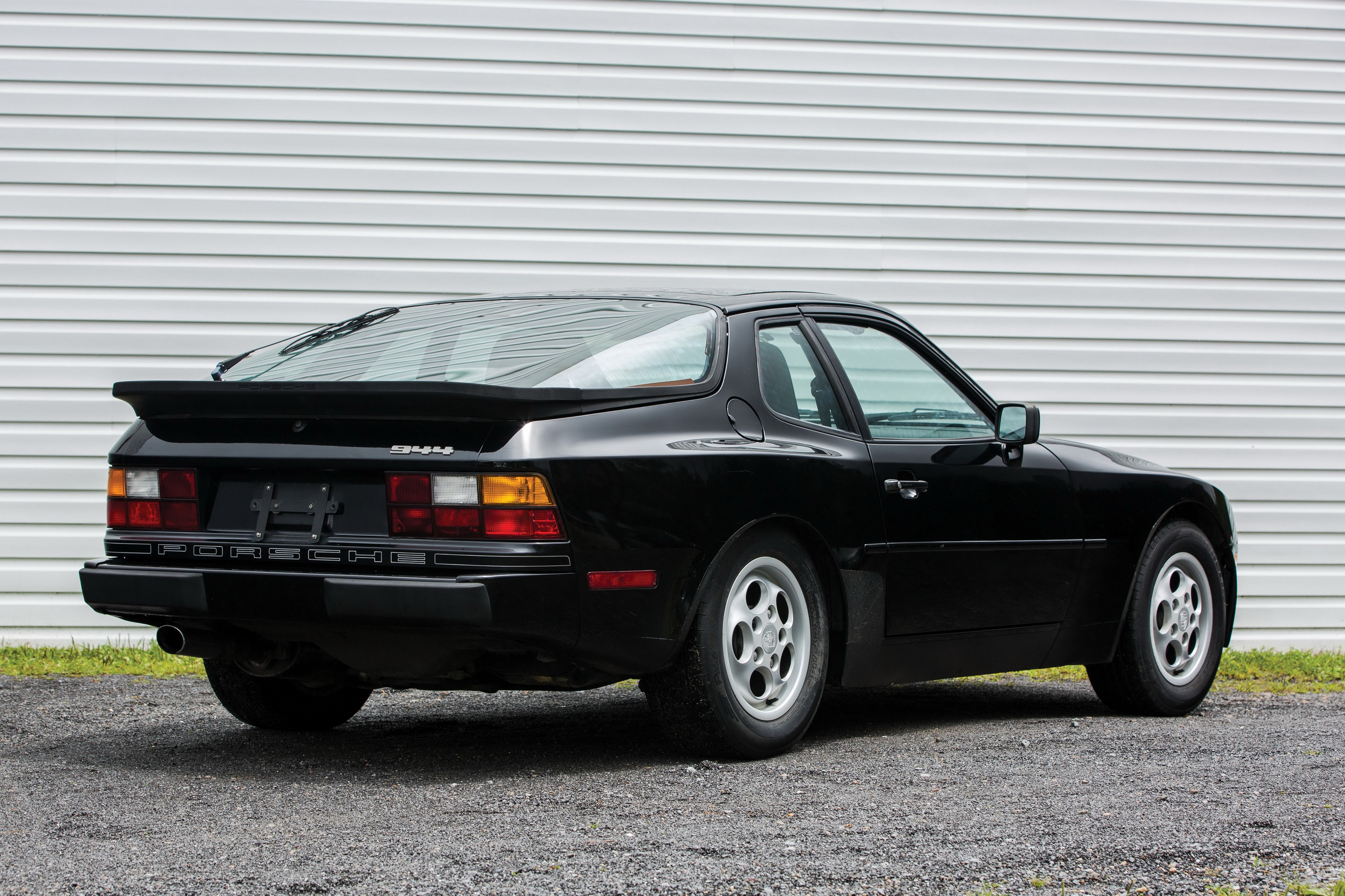 Porsche 944 photo 7