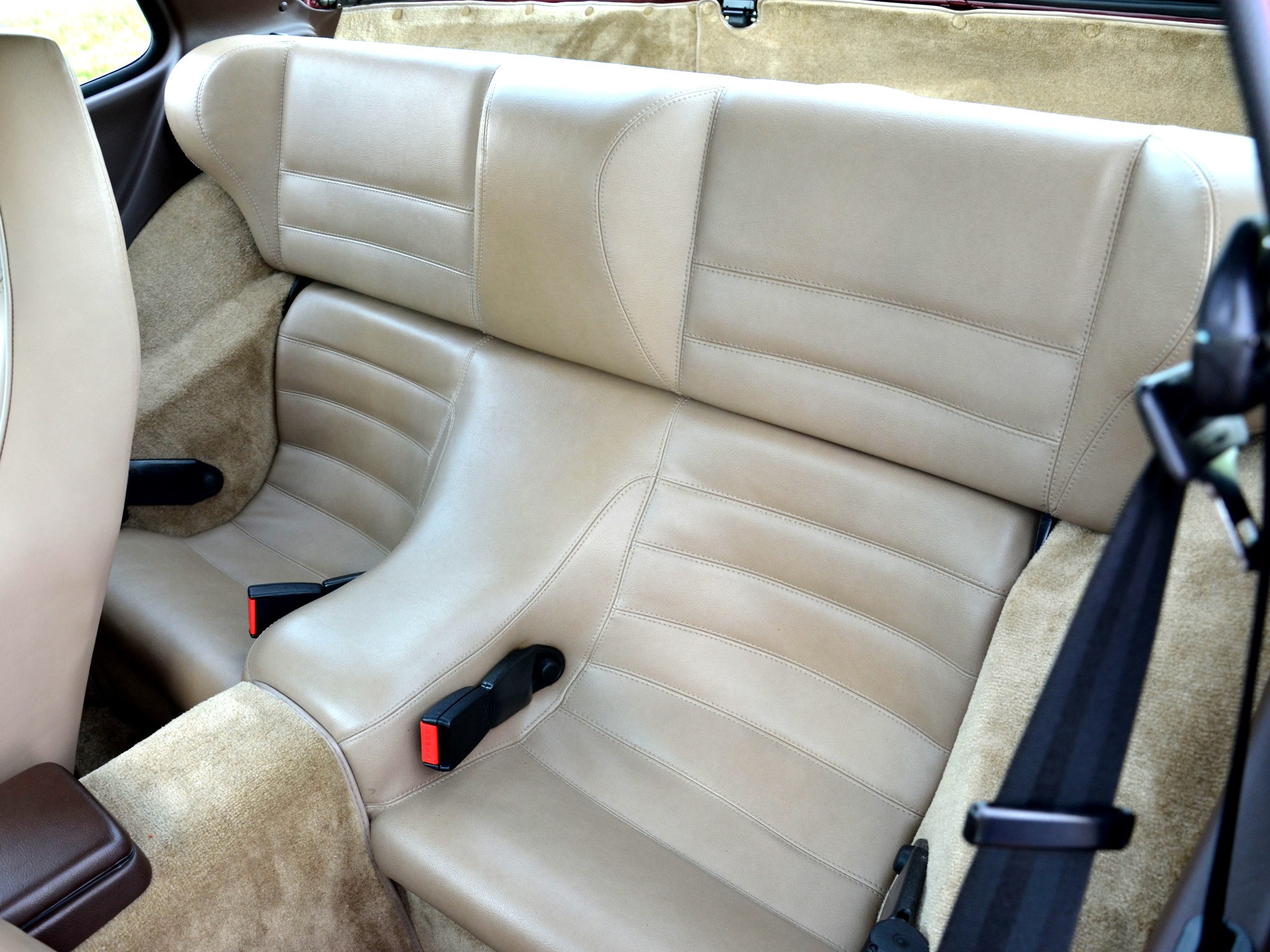 Porsche 944 photo 22