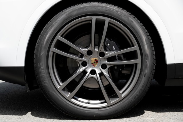 Porsche Cayenne Coupe photo 40