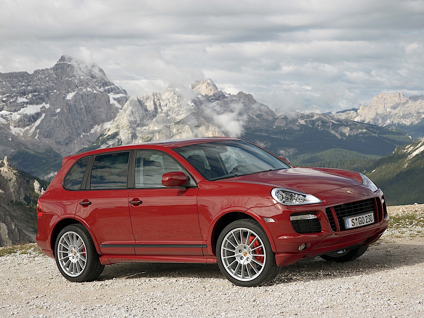 Porsche Cayenne Gts photo 16