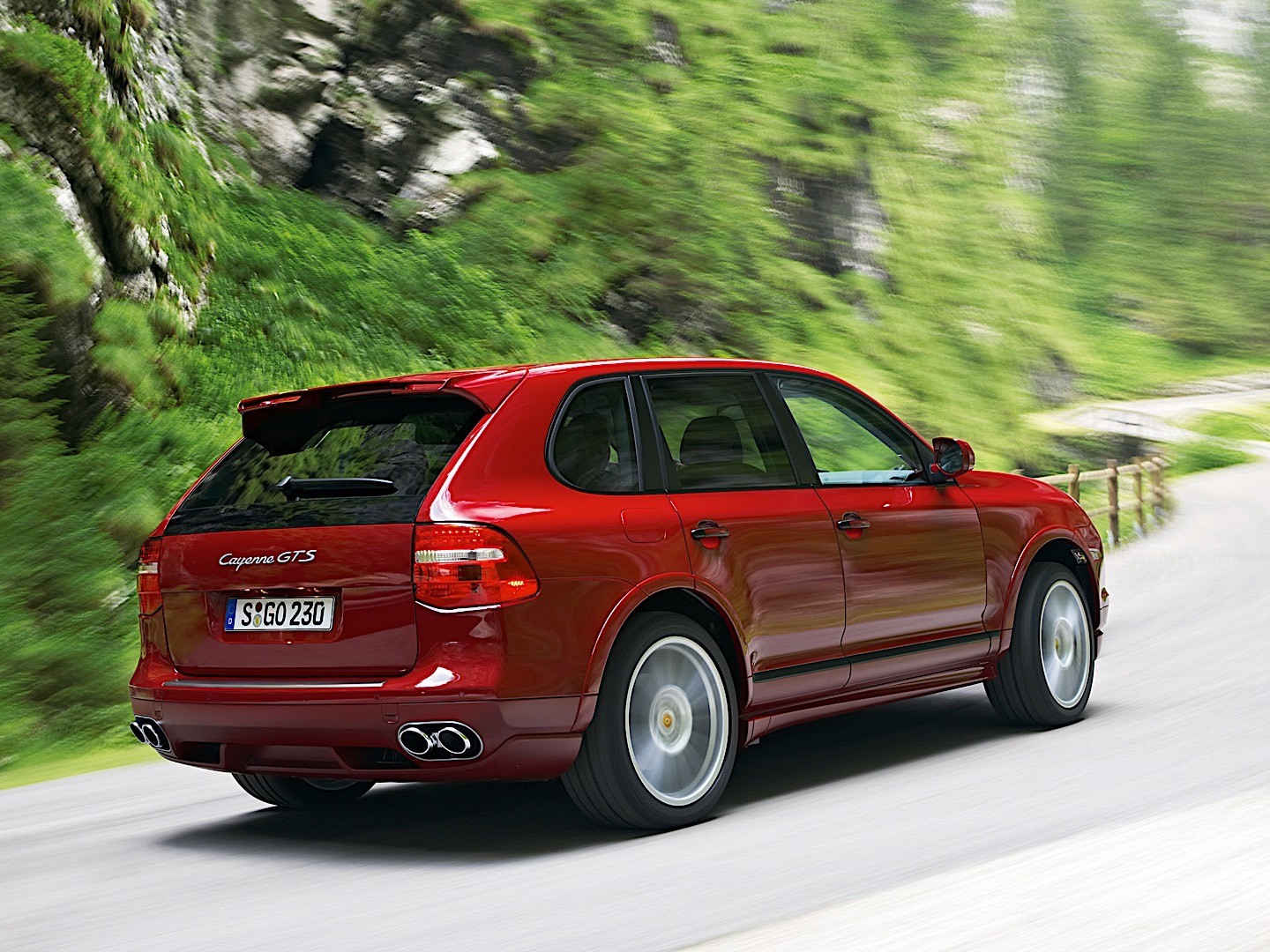 Porsche Cayenne Gts photo 23