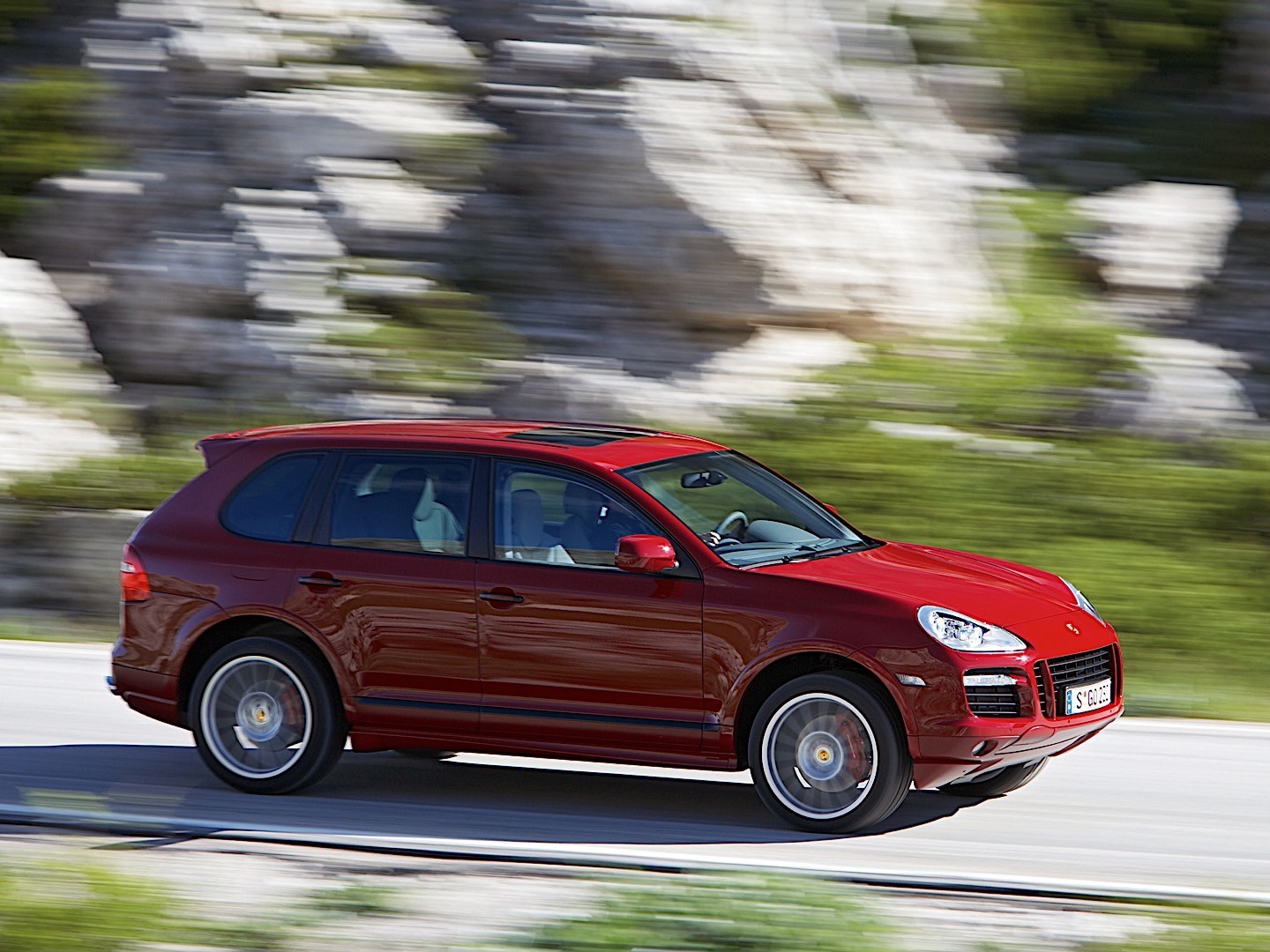 Porsche Cayenne Gts photo 35