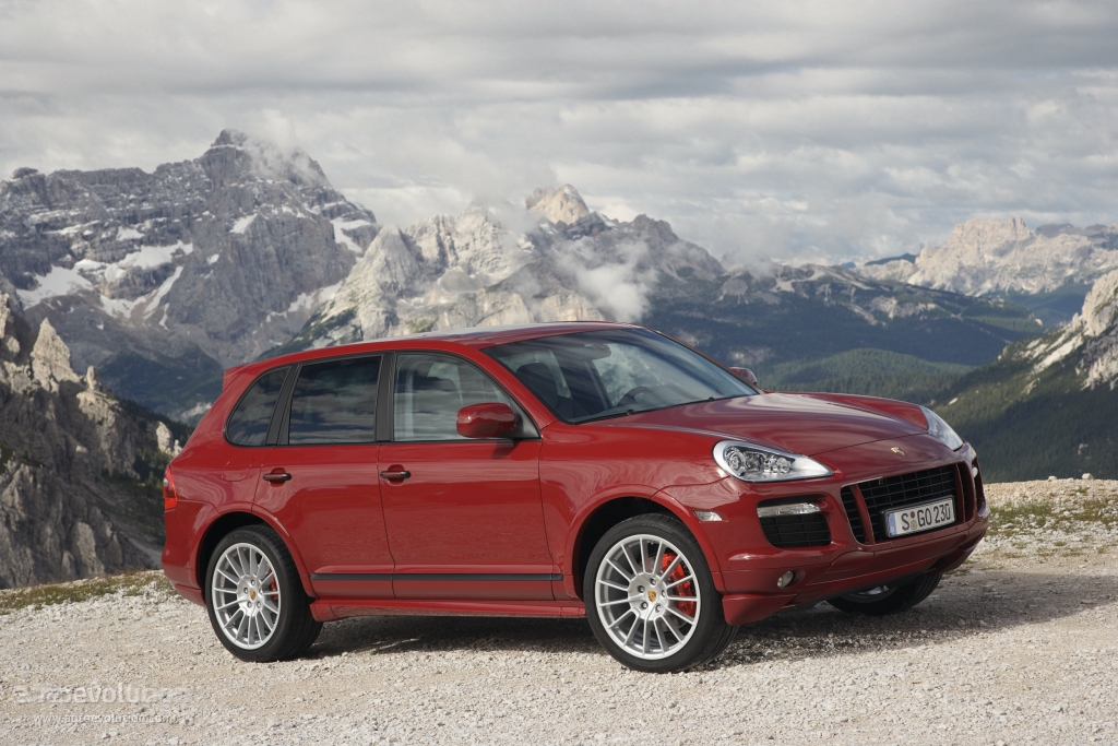 PORSCHE Cayenne GTS