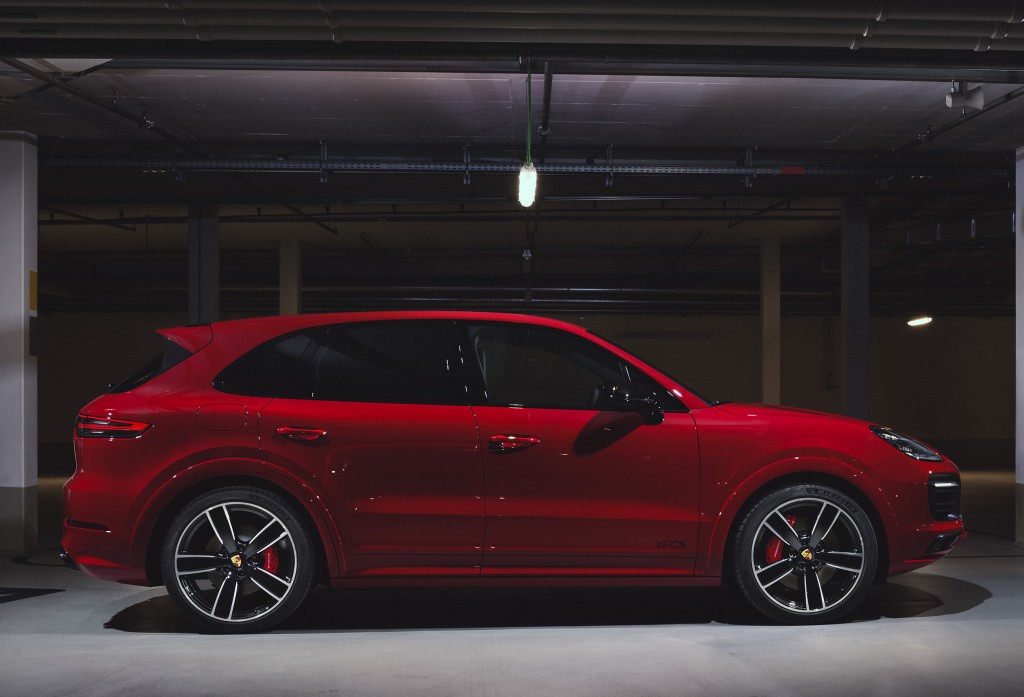 PORSCHE Cayenne GTS
