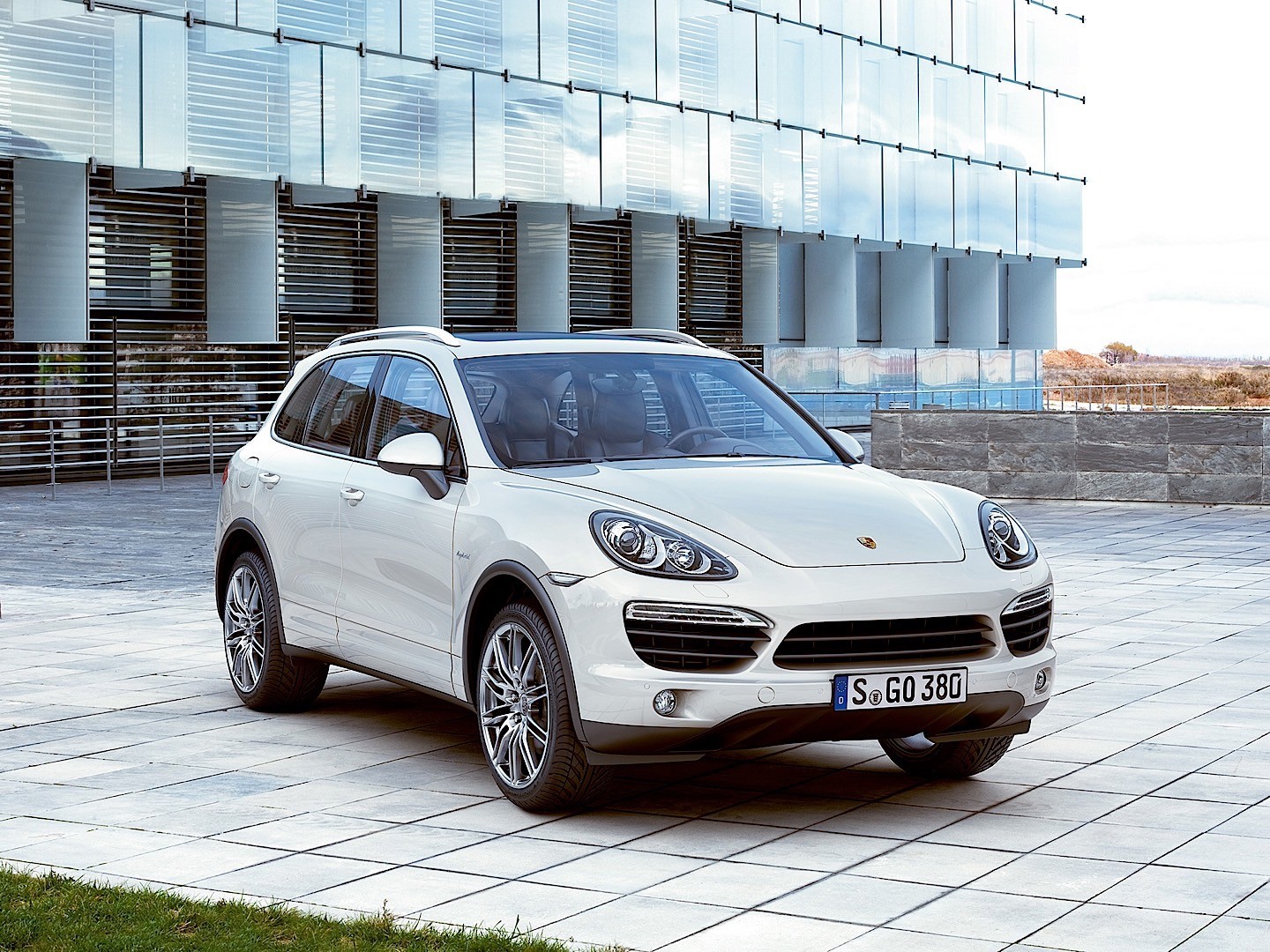 Porsche Cayenne S Hybrid photo 16
