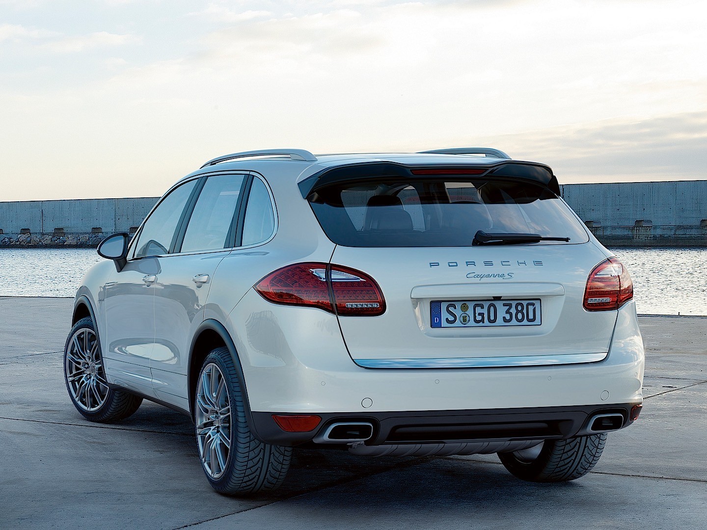 Porsche Cayenne S Hybrid photo 17