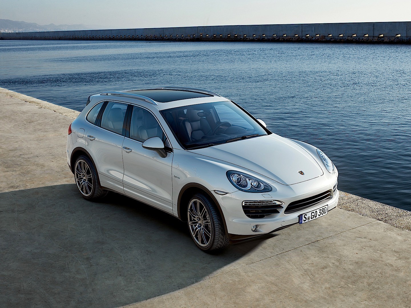 Porsche Cayenne S Hybrid photo 18