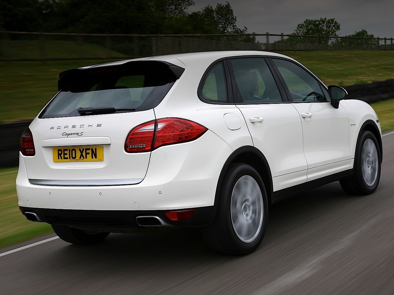 Porsche Cayenne S Hybrid photo 19