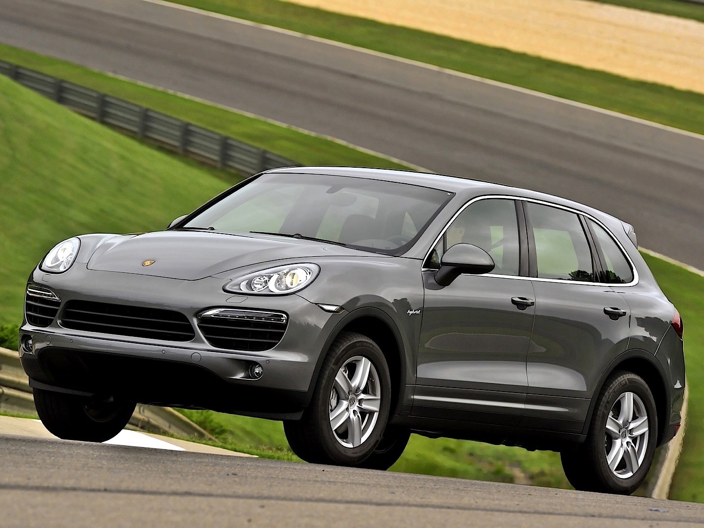 Porsche Cayenne S Hybrid photo 21