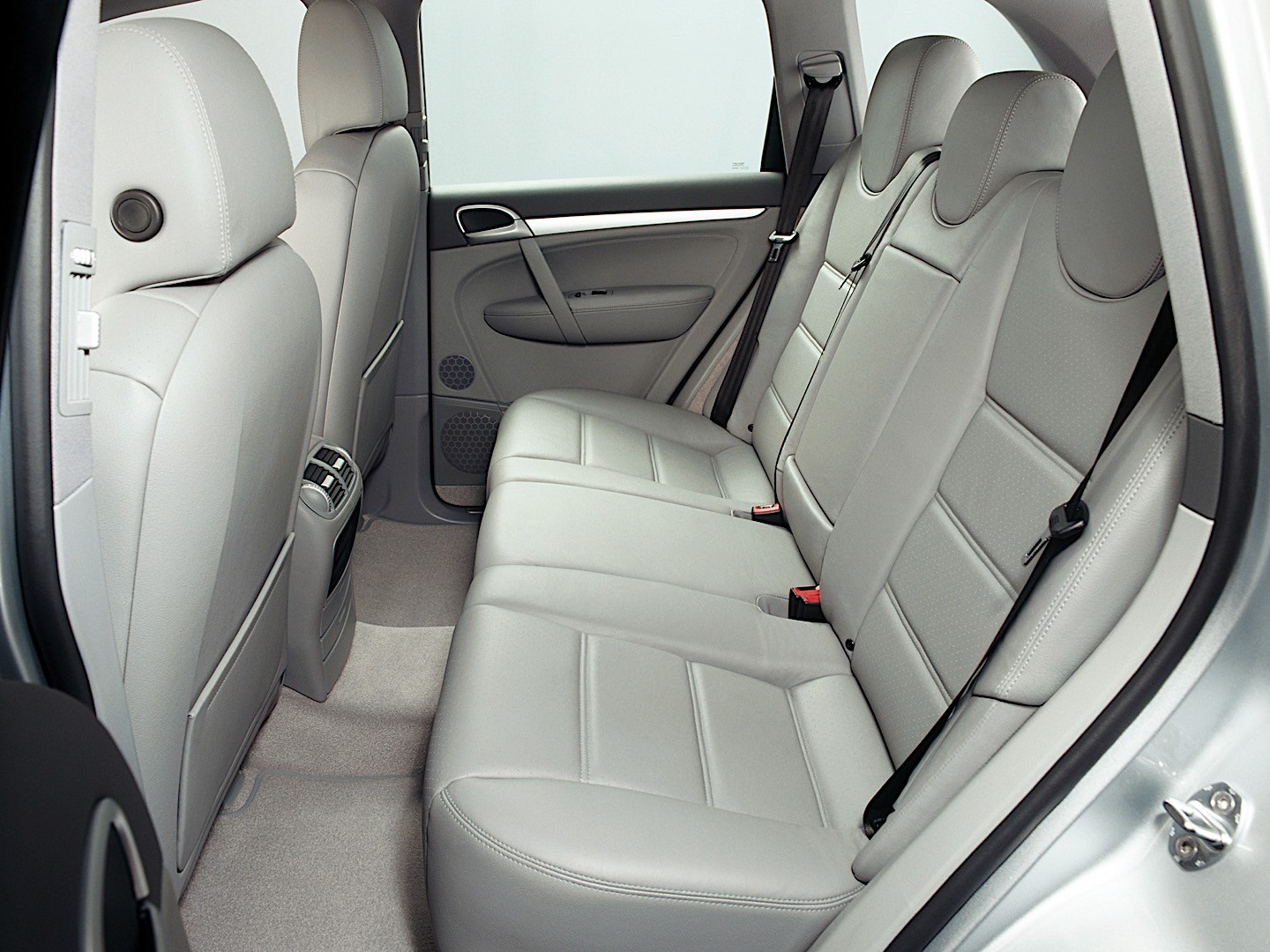 Porsche Cayenne S photo 39