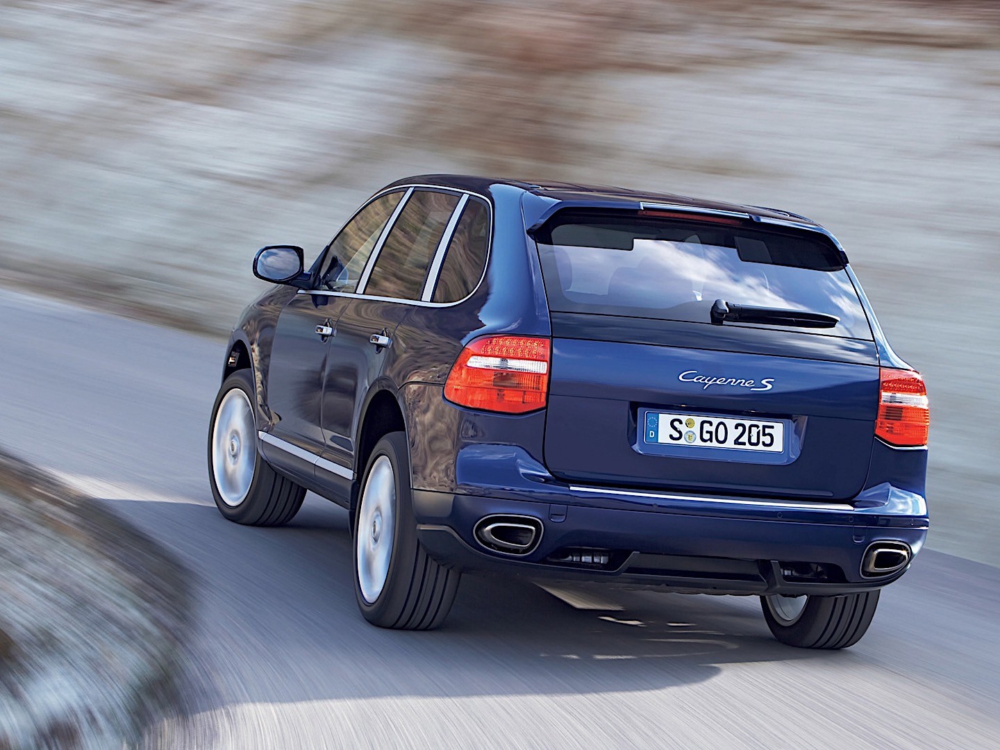 Porsche Cayenne S photo 16