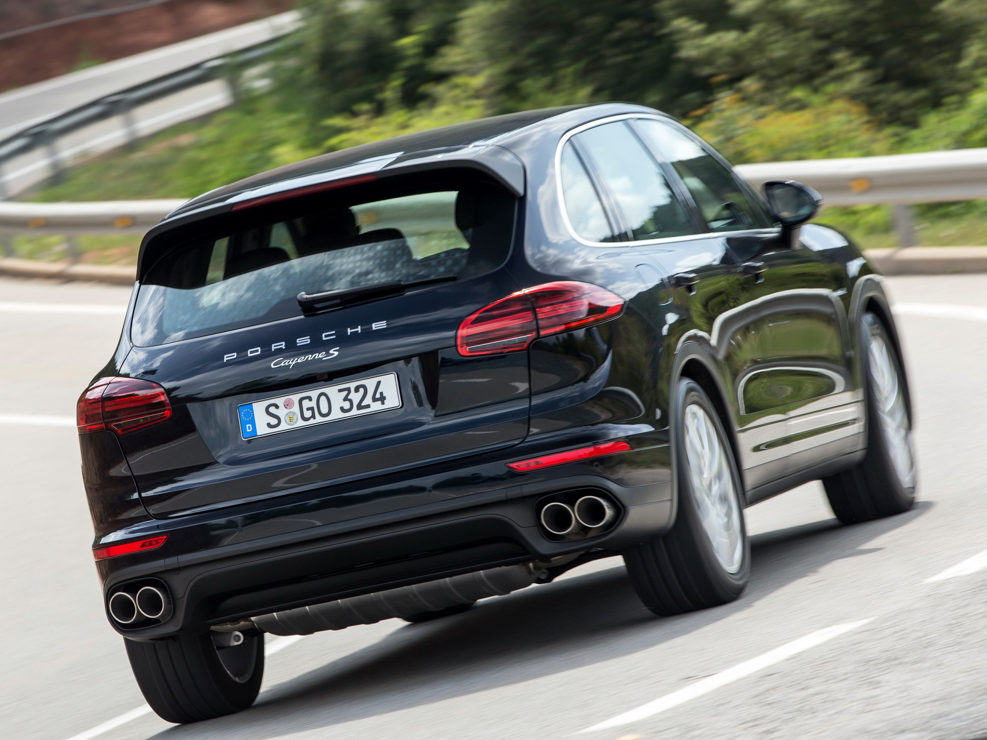 Porsche Cayenne S photo 11