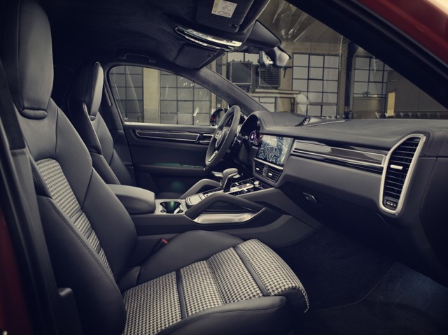Porsche Cayenne Turbo Coupe photo 37