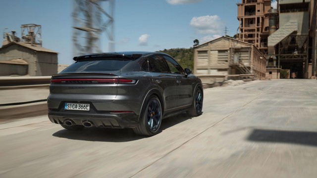 Porsche Cayenne Turbo E-Hybrid Coupe foto 2
