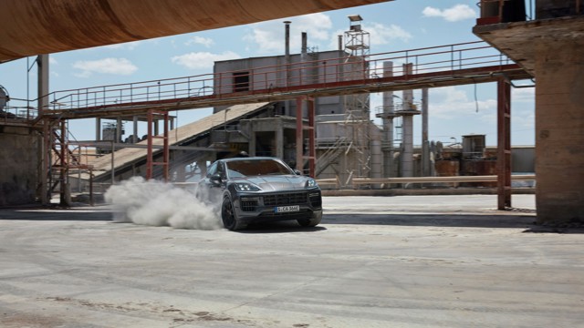 Porsche Cayenne Turbo E-Hybrid Coupe foto 3
