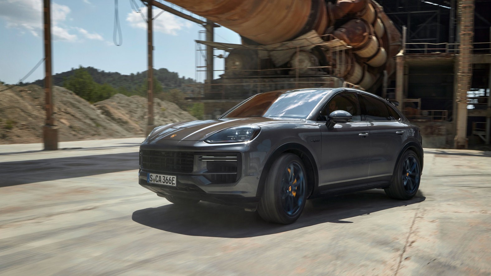 Porsche Cayenne Turbo E-Hybrid Coupe photo 15