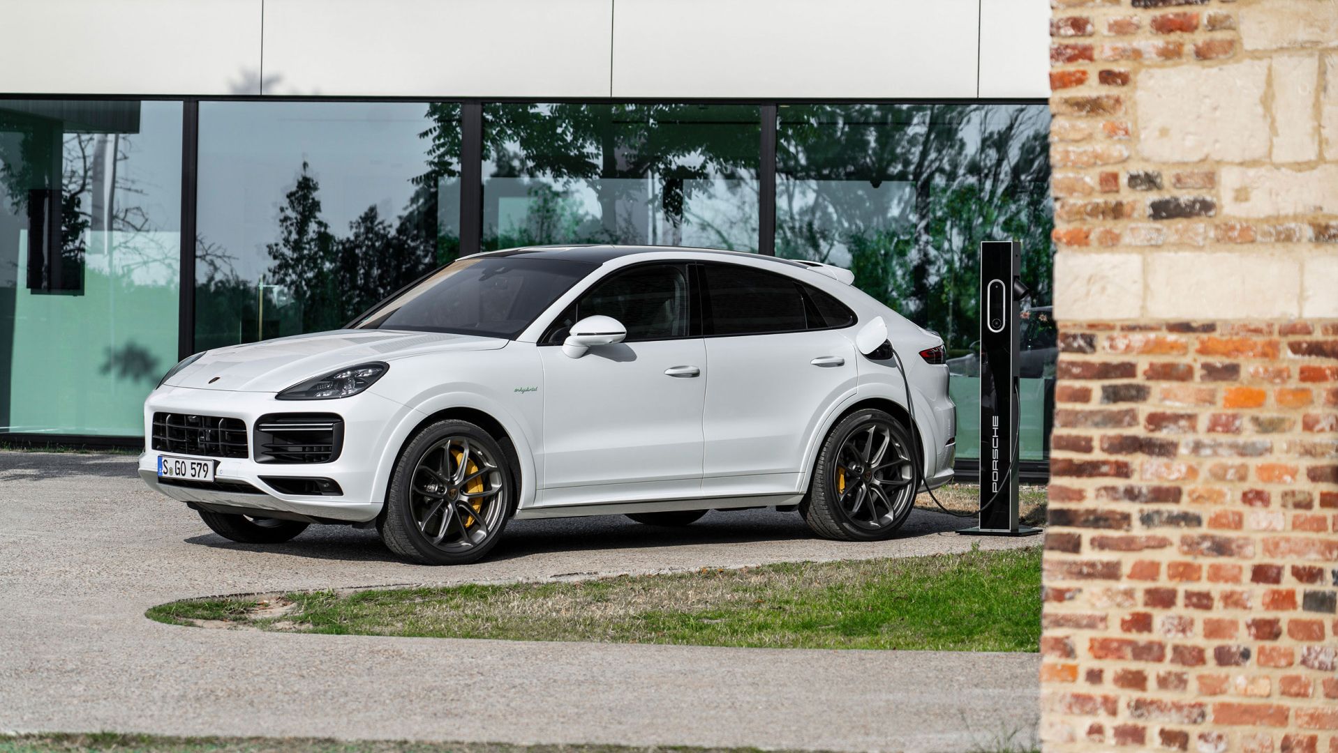 Porsche Cayenne Turbo S E-Hybrid photo 2