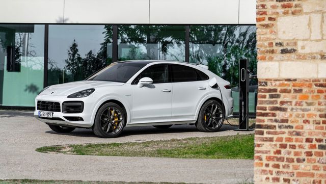 Porsche Cayenne Turbo S E-Hybrid photo 2