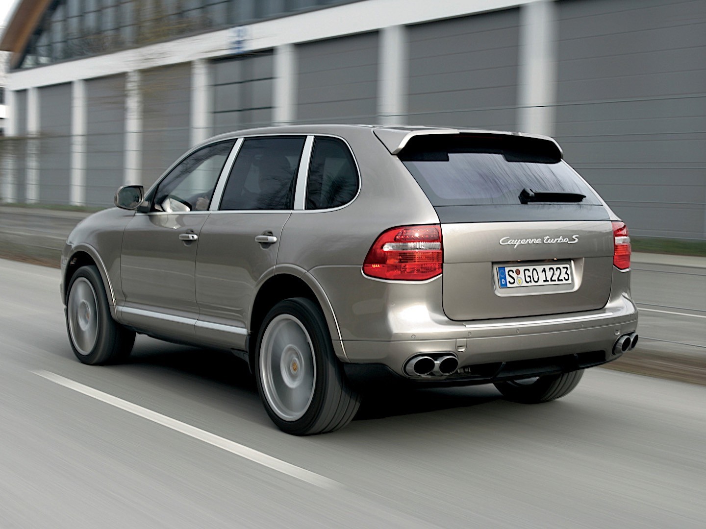 Porsche Cayenne Turbo S photo 9