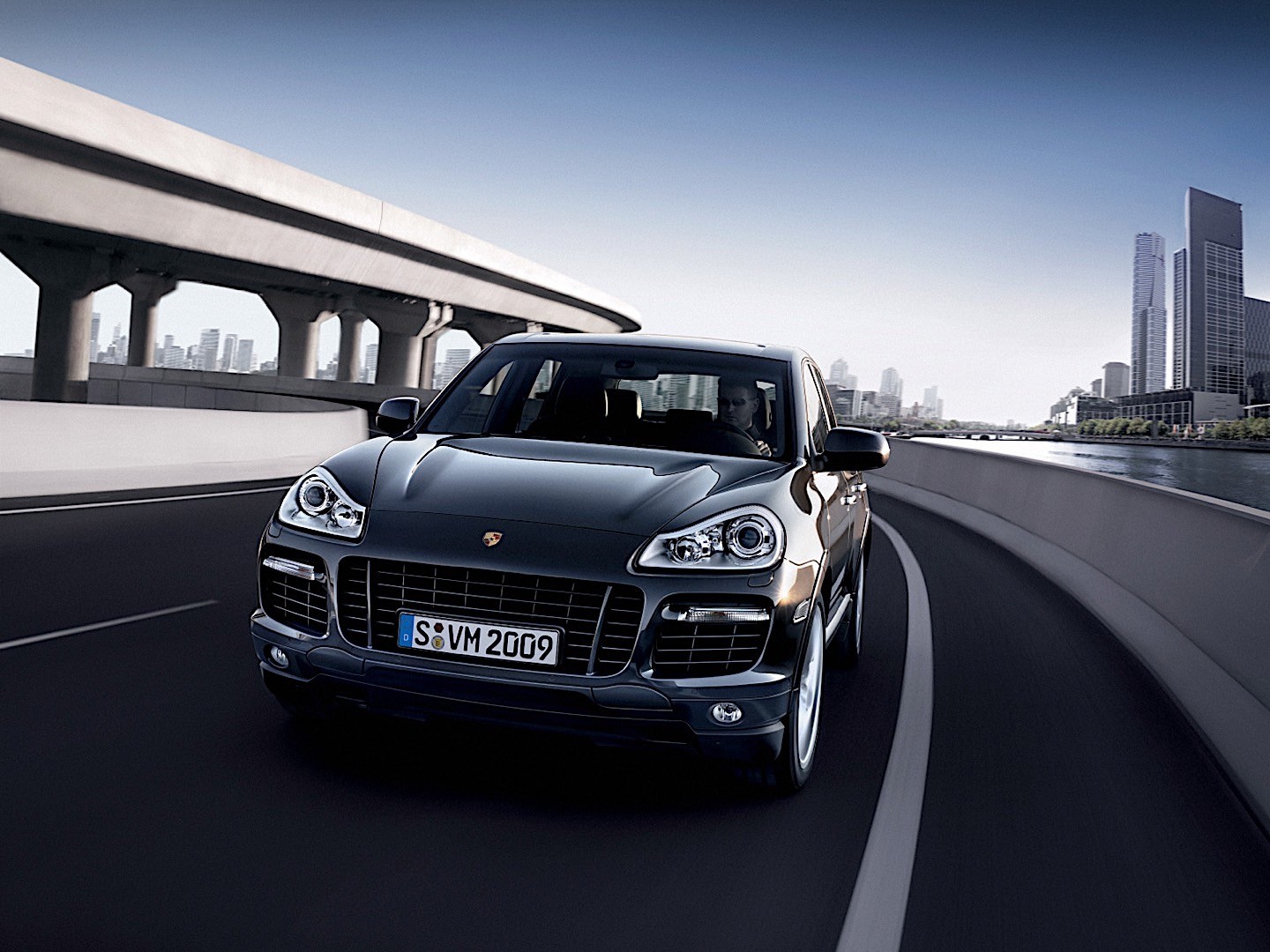 Porsche Cayenne Turbo S photo 11