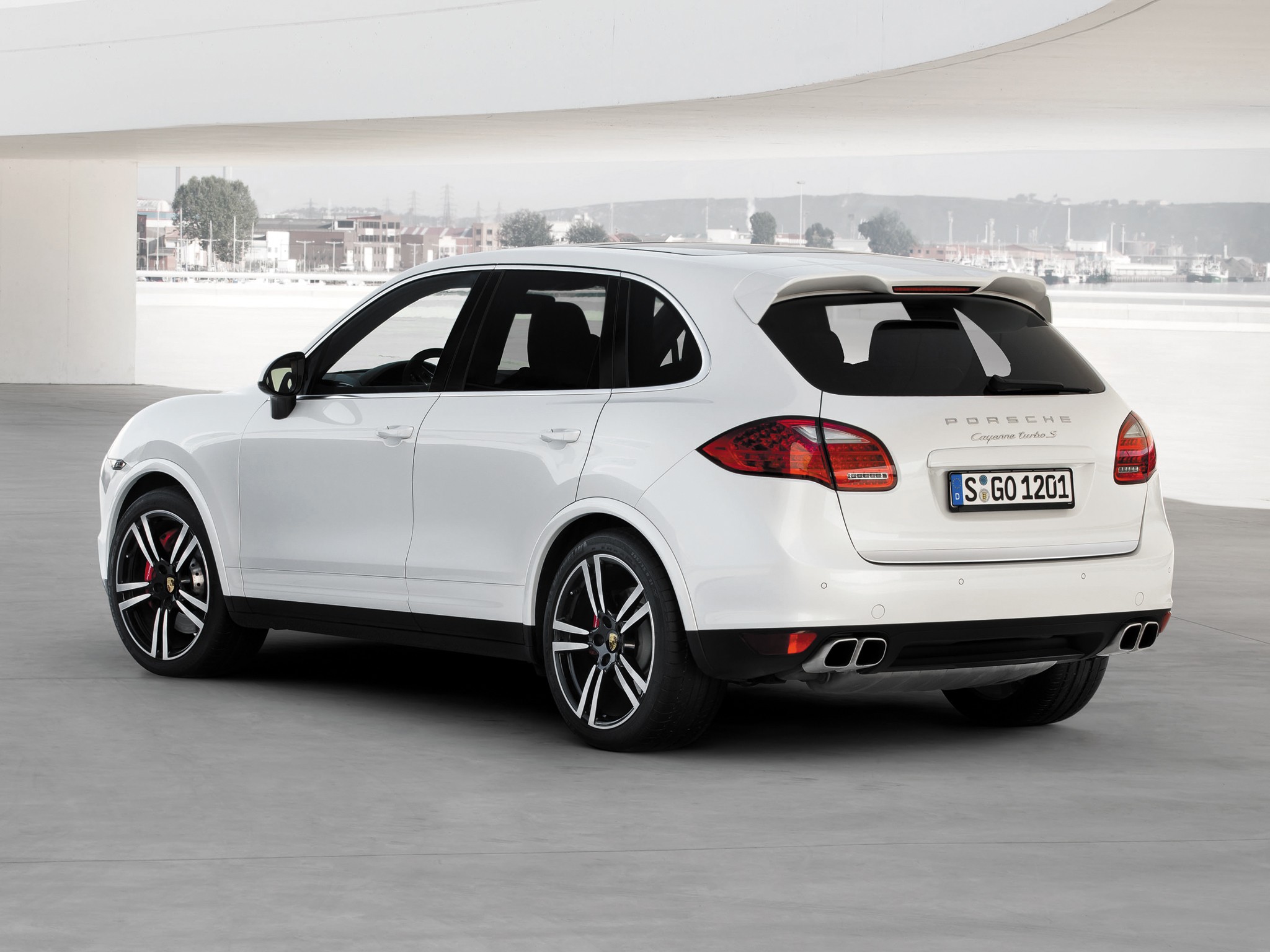 Porsche Cayenne Turbo S photo 10