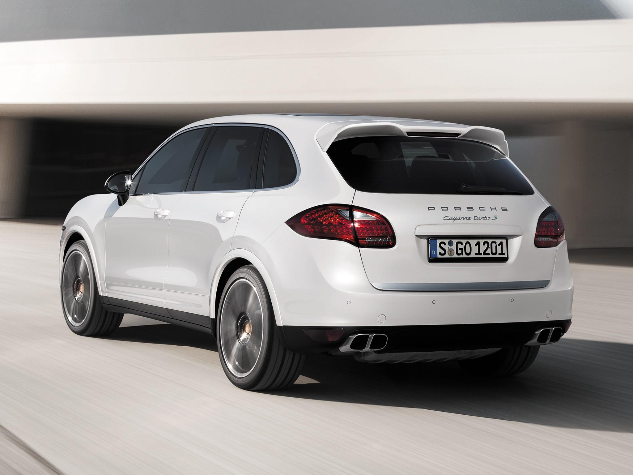 Porsche Cayenne Turbo S photo 12