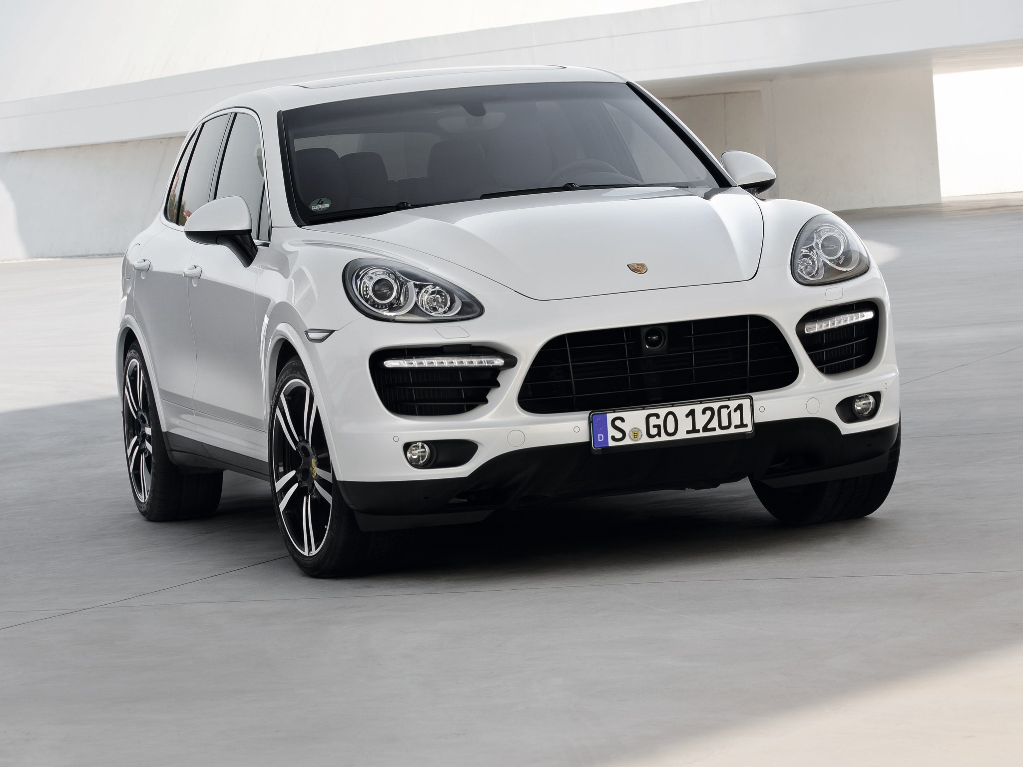 Porsche Cayenne Turbo S photo 17