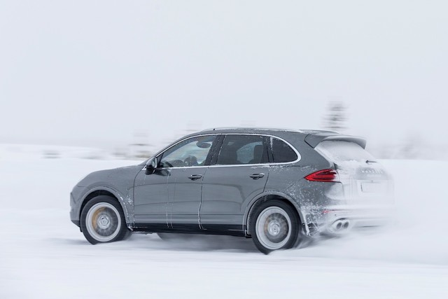 Porsche Cayenne Turbo S photo 7