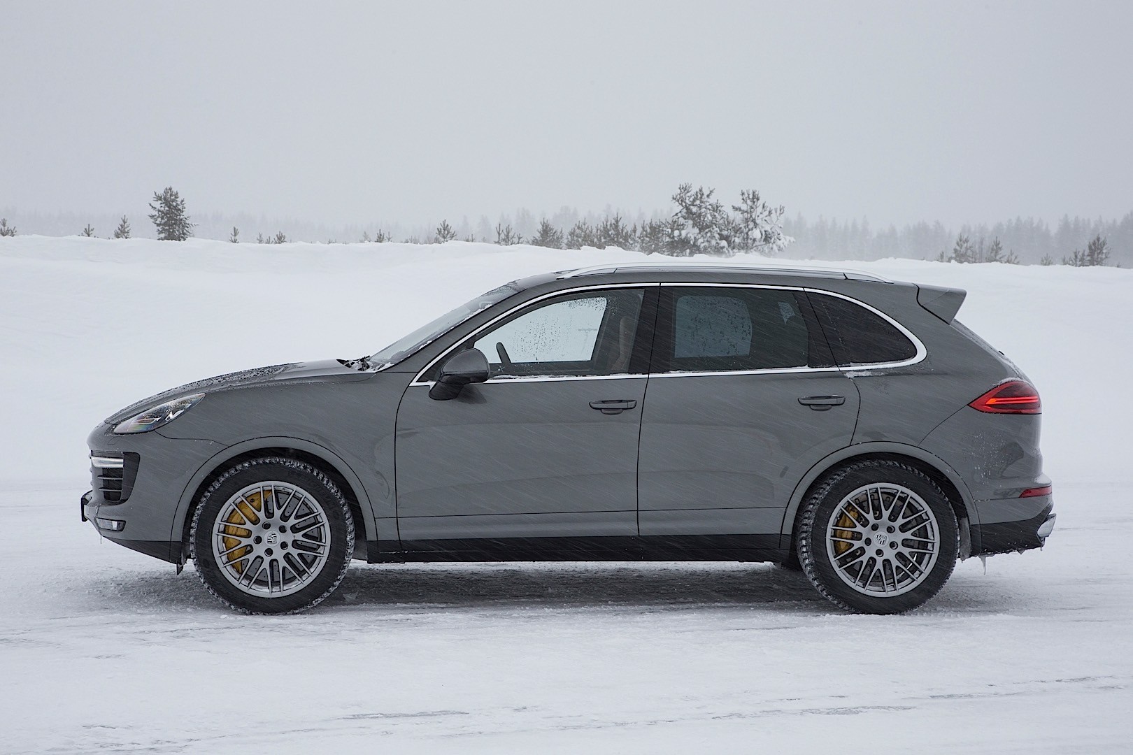 Porsche Cayenne Turbo S photo 9