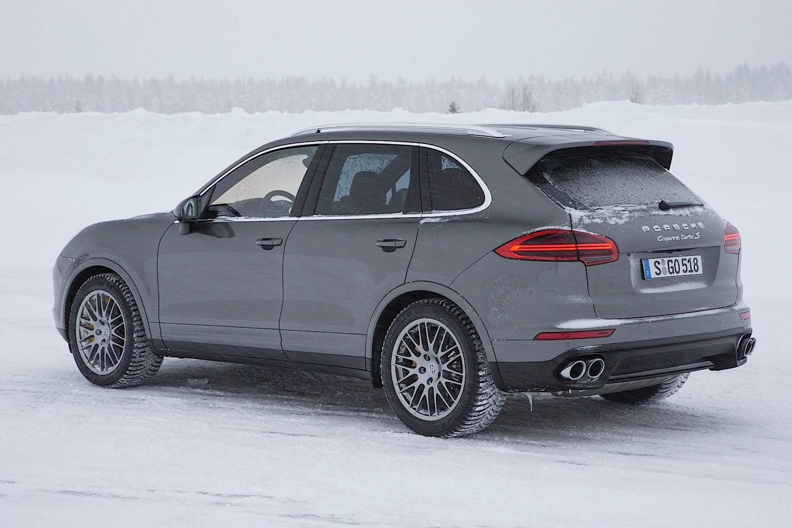 Porsche Cayenne Turbo S photo 11