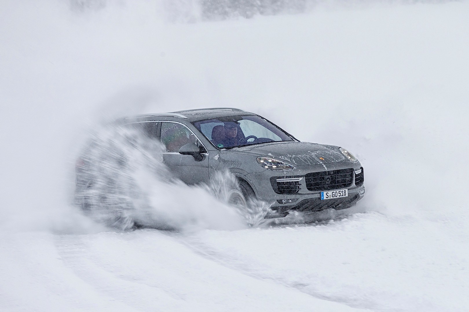 Porsche Cayenne Turbo S photo 12