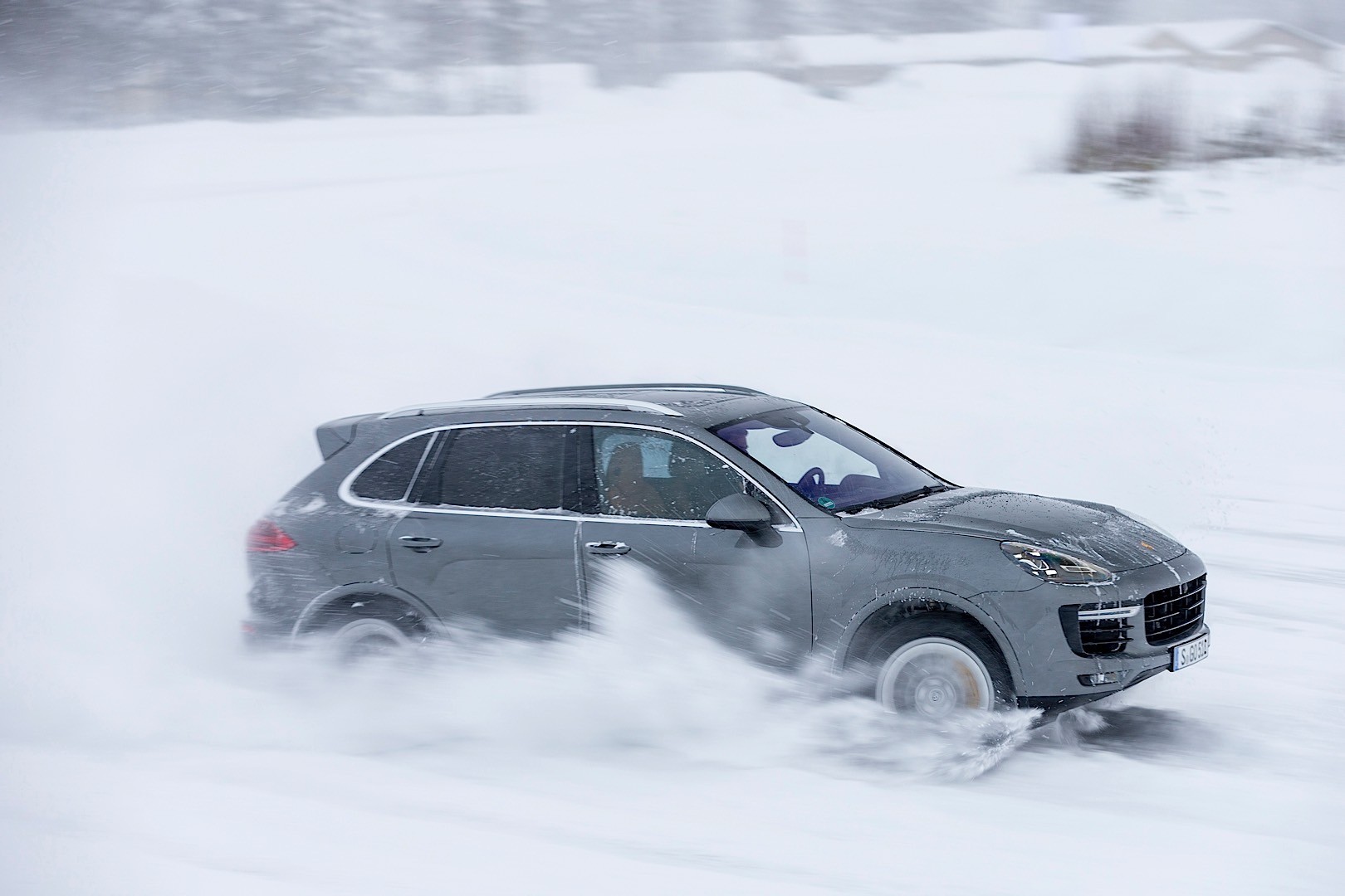 Porsche Cayenne Turbo S photo 13