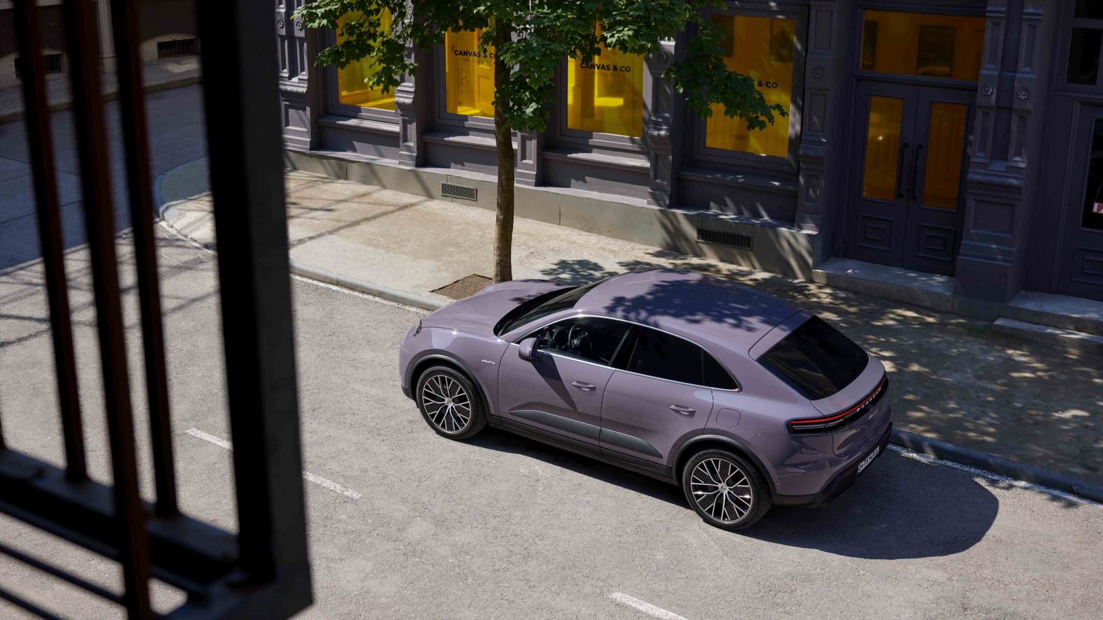 Porsche Macan 4 Electric photo 7
