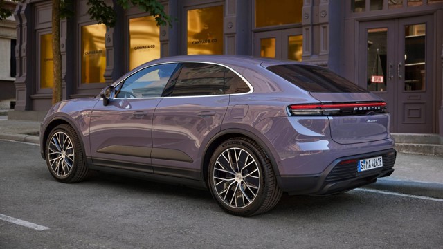 Porsche Macan 4 Electric photo 9