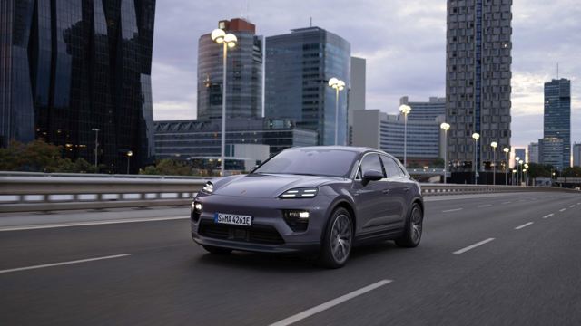 Porsche Macan 4 Electric photo 10