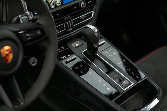 Porsche Macan Gts photo 67