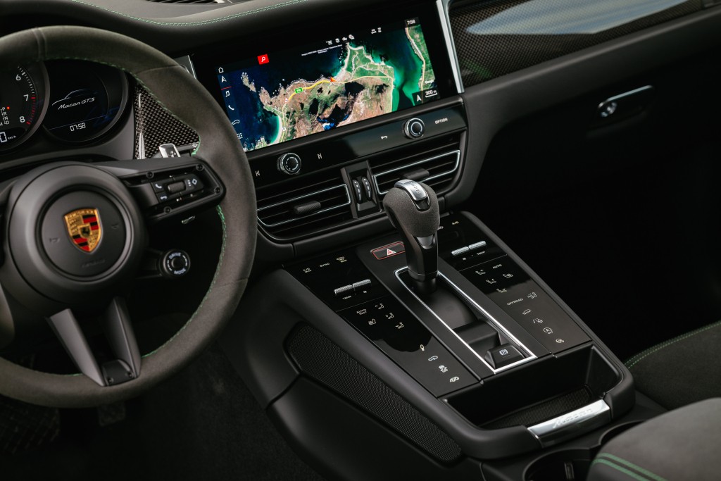 Porsche Macan Gts photo 82
