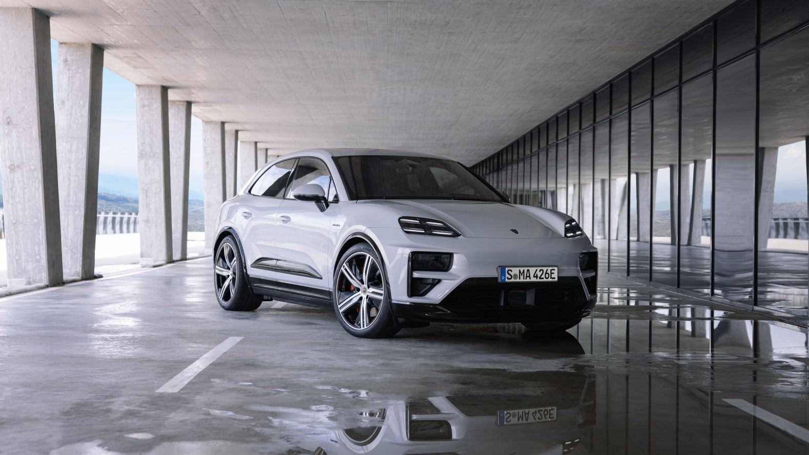 Porsche Macan Turbo Electric photo 11